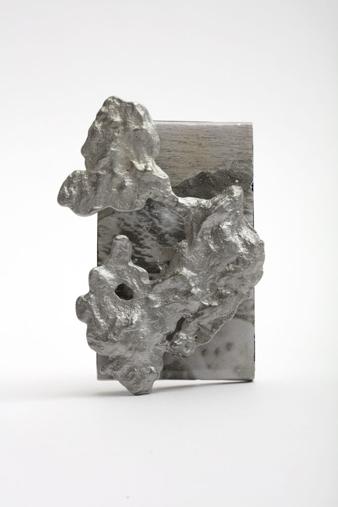 © Anne Pruy, peace of mind III, 13 × 9 × 2,5 cm, aluminium, enamel on steel, 2022